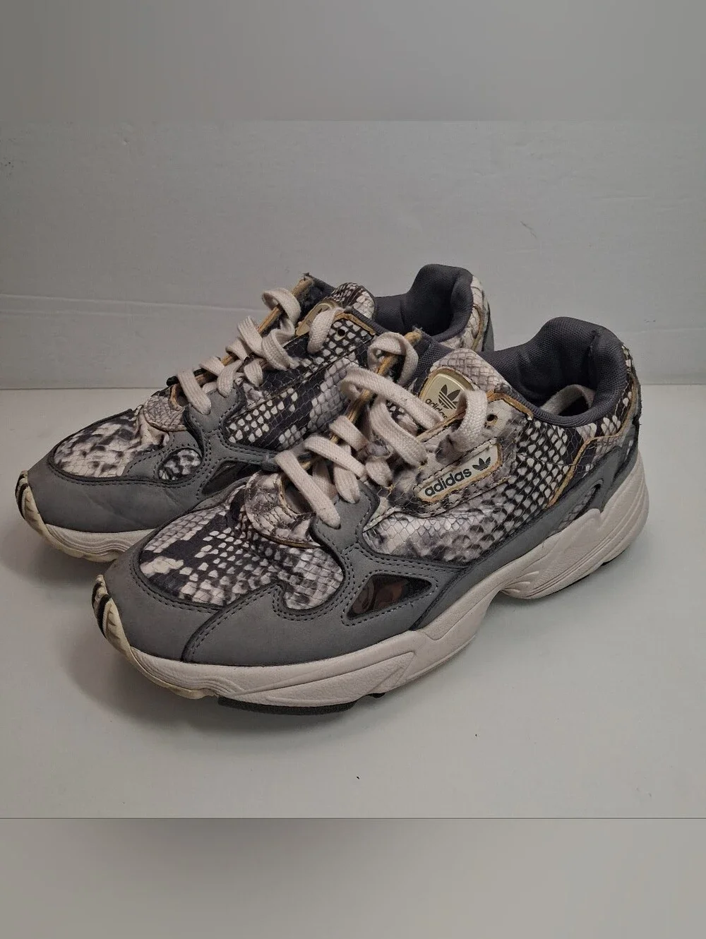 Adidas Womens Falcon W EH0192 Gray Graphic Print Lace Up Shoes Size 9 Pre-owned